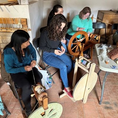 Heritage Spinning and Weaving Heritage : Spinning