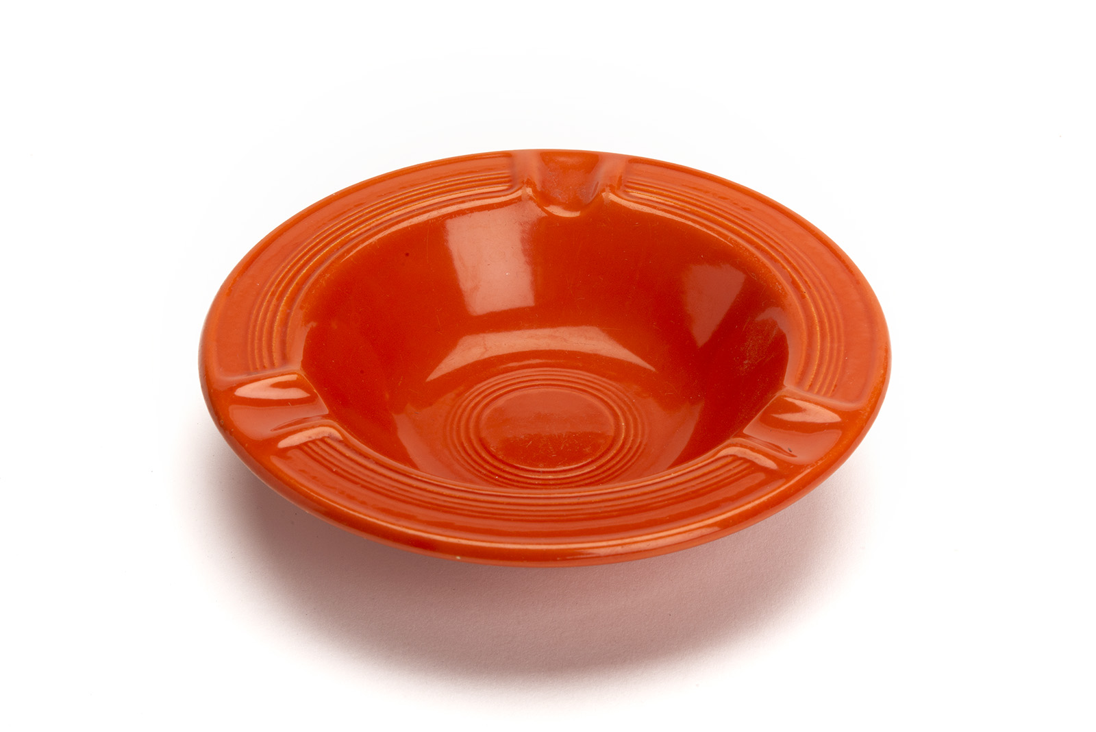 Homer Laughlin China, Uranium Red-Fiesta Ash Tray, 1936−38