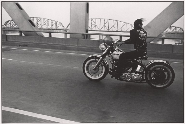 Danny Lyon, Crossing the Ohio River, Louisville, Kentucky, 1966