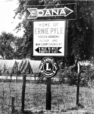 Lions' Club sign in Dana, Indiana, c. 1944, Courtesy Acme Newspictures, Inc. and William Sloane Associates, Inc.