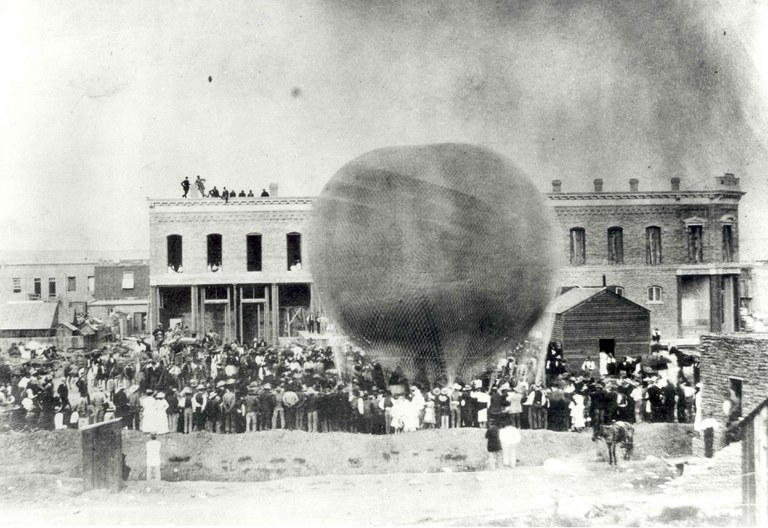 A black and white photo of a crowd gathered near a gas balloon in Albuquerque in 1882