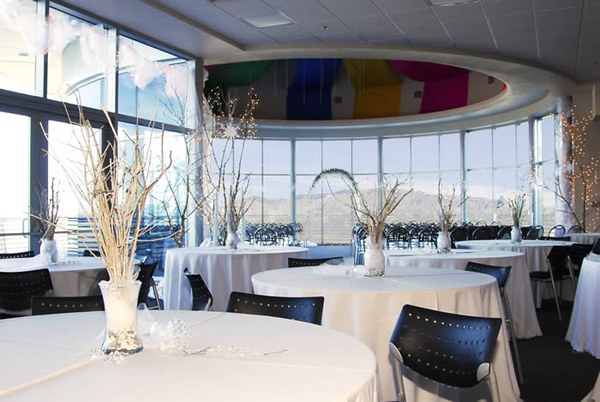 caption:Banquet setting at the Albuquerque Balloon Museum.