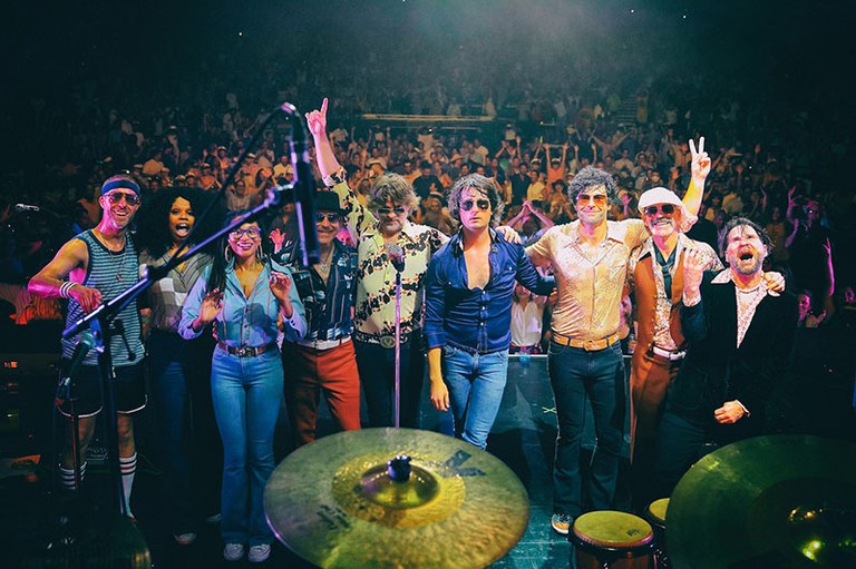 Yacht Rock Revue Group Photo - 800