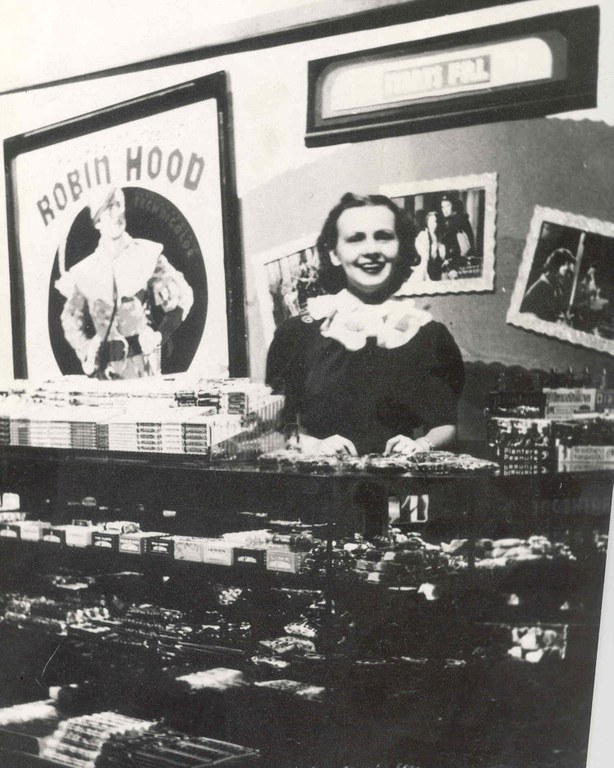 maxine bates
