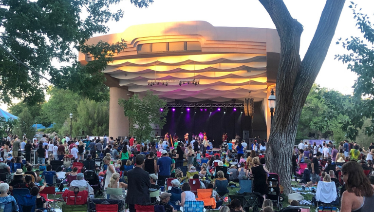 A crowd in front of the Zoo outdoor amphitheater.