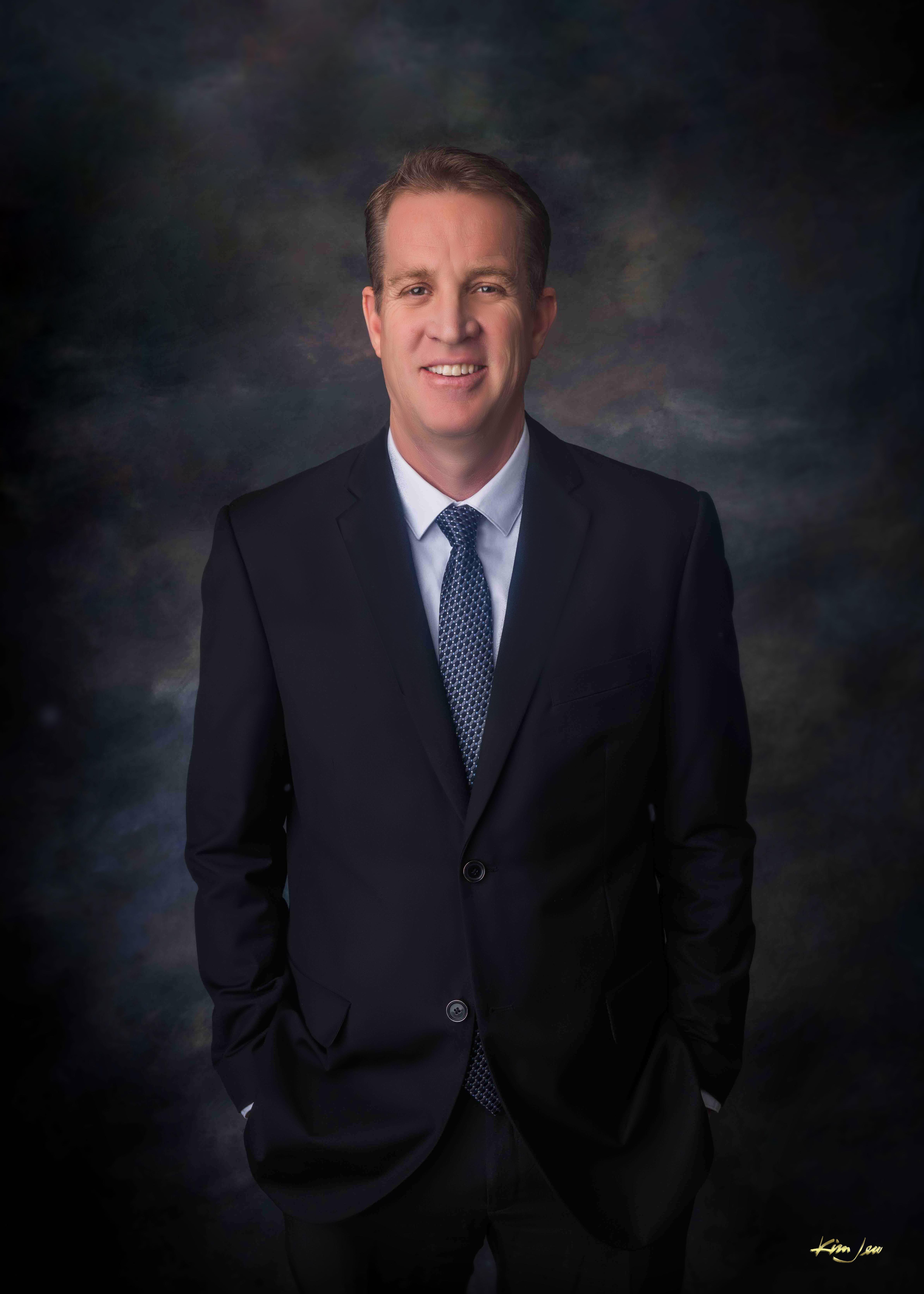 Dan Lewis Headshot