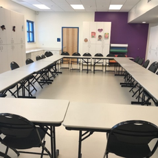 Medium Meeting space with rectangle tables and chairs