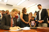 Mayor Keller Stands Up for Albuquerque Families, Signs Immigrant Friendly Resolution