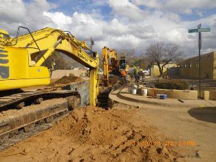 Front Shovel digs up dirt at this project