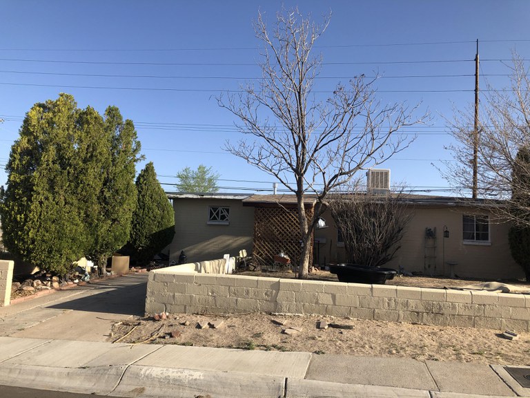 A dilapidated building before it came into the Problematic Properties Program.