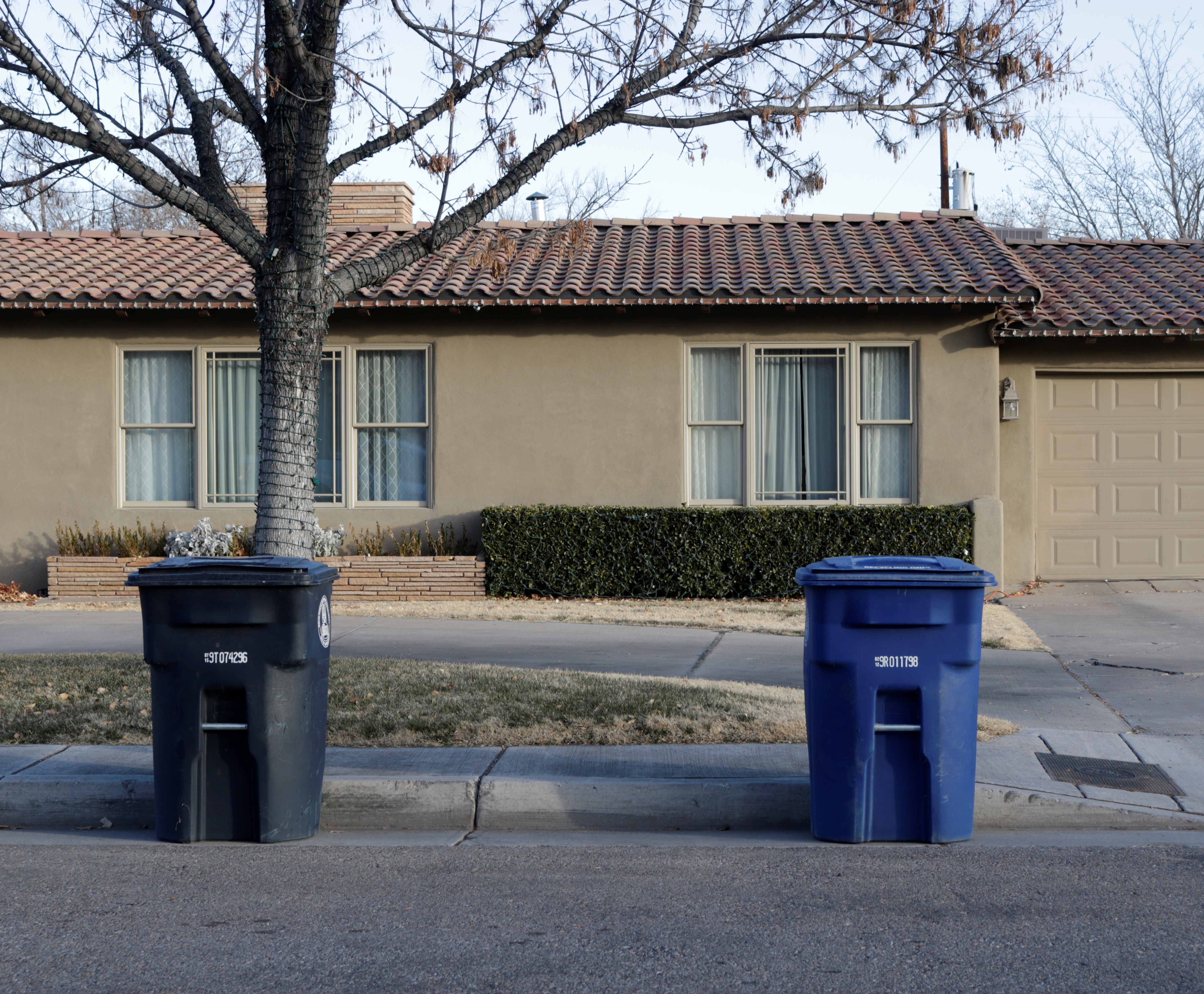 How to Place Your Garbage Cart at the Curb