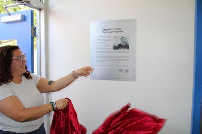 The Daughter of Reynaluz unveiling plaque in her honor.